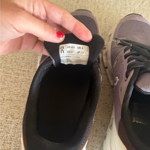 On Running Cloudflyer 4 in Purple and Cream - Picture 7 of 8